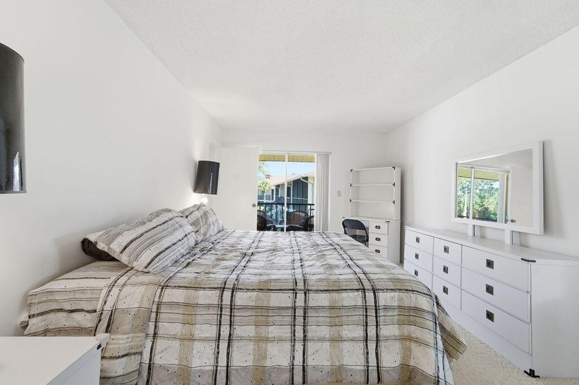 Welcome to Chasewood North in the heart of Jupiter! This - photo 15
