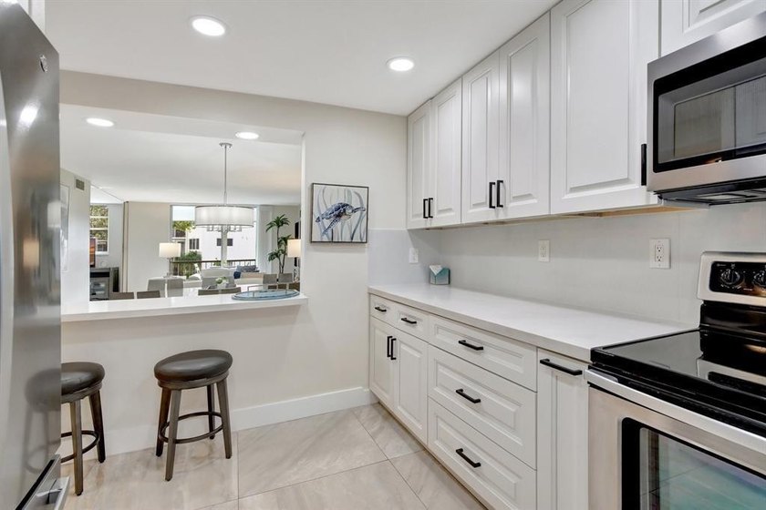 Beautiful Fully Upgraded Full Two Bedroom Condo In Popular Phase - photo 15