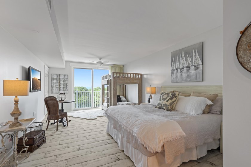The buyer's condo did not close, so this contract fell through - photo 17