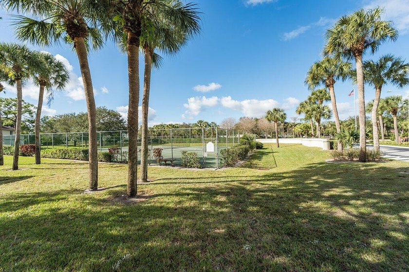 Welcome to Chasewood North in the heart of Jupiter! This - photo 18