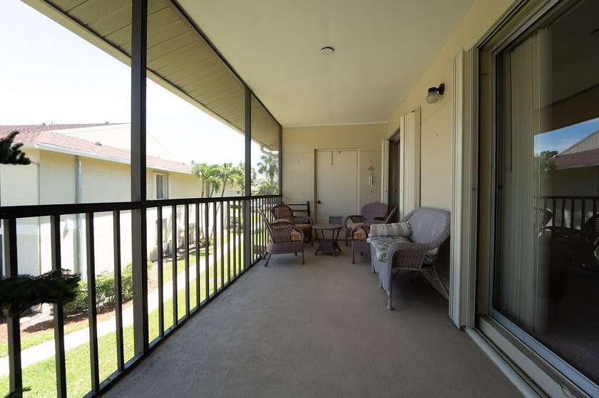 Welcome to Chasewood North in the heart of Jupiter! This - photo 19