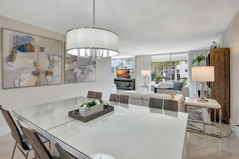 Beautiful Fully Upgraded Full Two Bedroom Condo In Popular Phase - photo 19