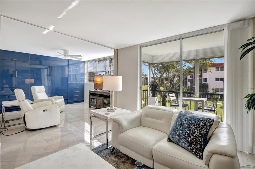 Beautiful Fully Upgraded Full Two Bedroom Condo In Popular Phase - photo 23