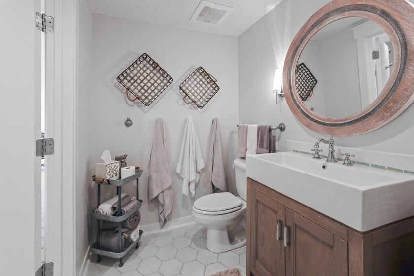 The buyer's condo did not close, so this contract fell through - photo 24