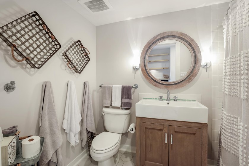 The buyer's condo did not close, so this contract fell through - photo 26