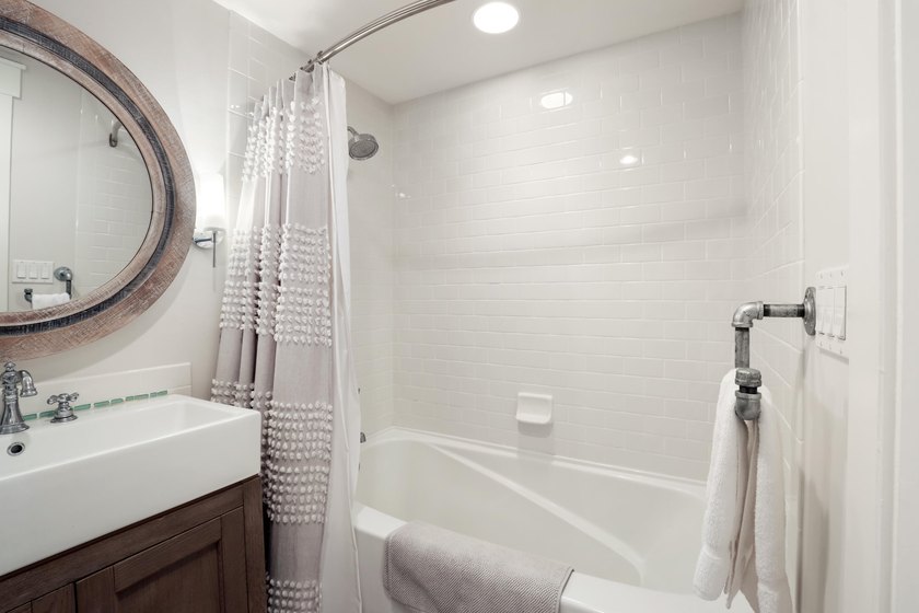 The buyer's condo did not close, so this contract fell through - photo 27