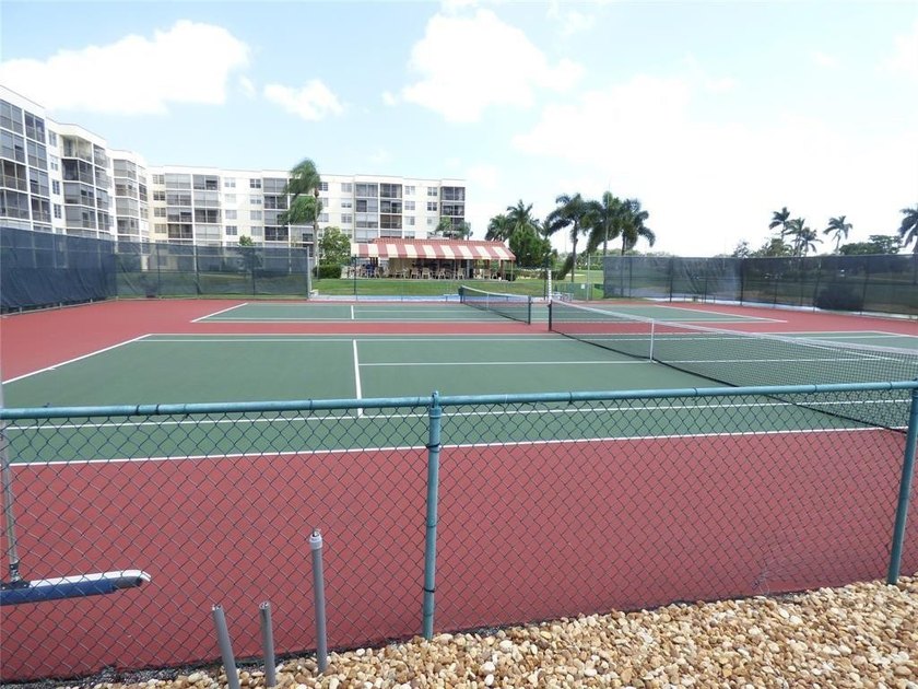 Beautiful Fully Upgraded Full Two Bedroom Condo In Popular Phase - photo 33