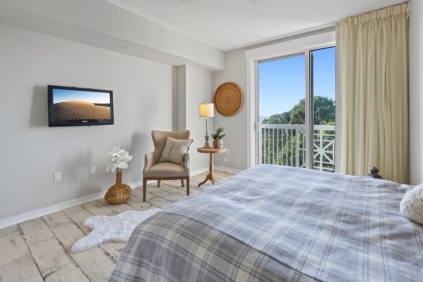 The buyer's condo did not close, so this contract fell through - photo 37
