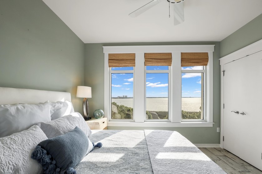 The buyer's condo did not close, so this contract fell through - photo 46