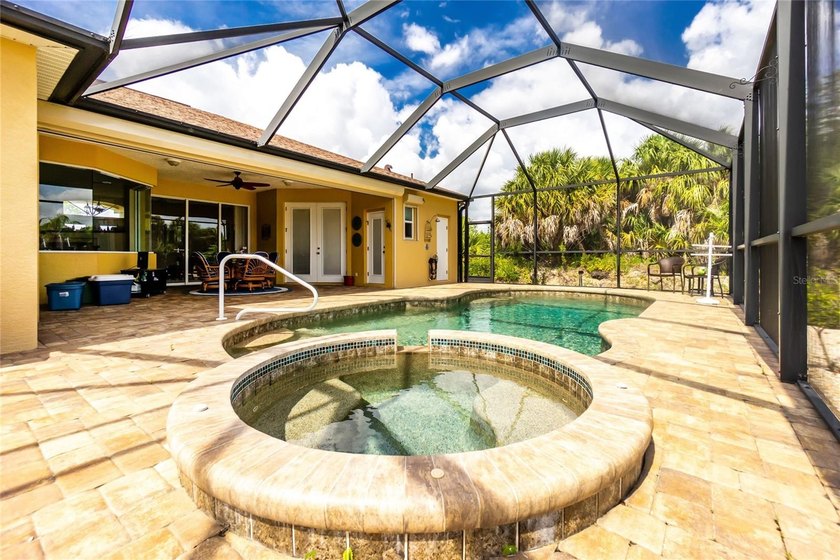 Impressive WATERFRONT home ON TWO LOTS (A HALF ACRE) with 3 - photo 46
