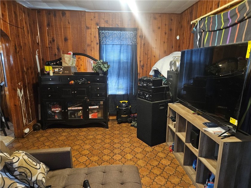 This 3 bedroom, 1 bathroom house presents a great opportunity - photo 6