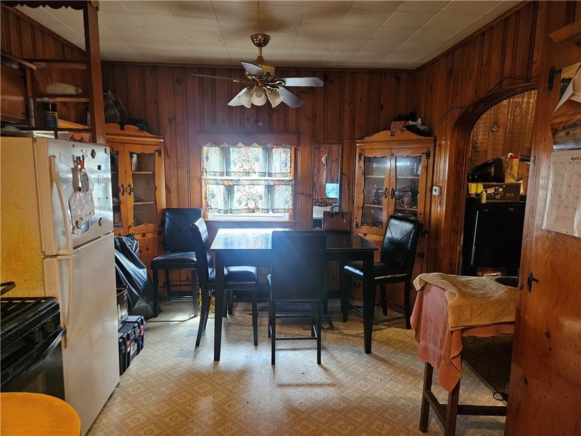 This 3 bedroom, 1 bathroom house presents a great opportunity - photo 7