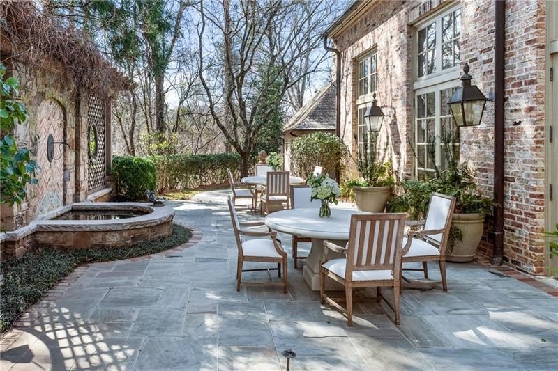 This home is truly magnificent! With its soaring ceilings and - photo 17