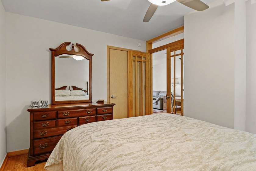 Experience urban living at Metropolitan Place! This sought-after - photo 19