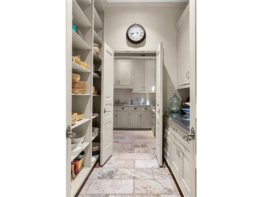This home is truly magnificent! With its soaring ceilings and - photo 22