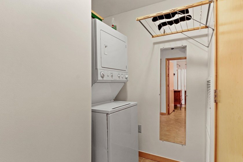 Experience urban living at Metropolitan Place! This sought-after - photo 24