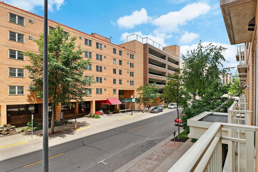 Experience urban living at Metropolitan Place! This sought-after - photo 26