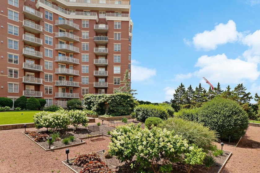 Experience urban living at Metropolitan Place! This sought-after - photo 28