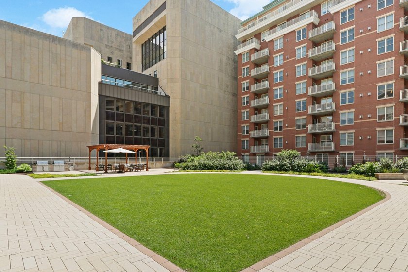 Experience urban living at Metropolitan Place! This sought-after - photo 29