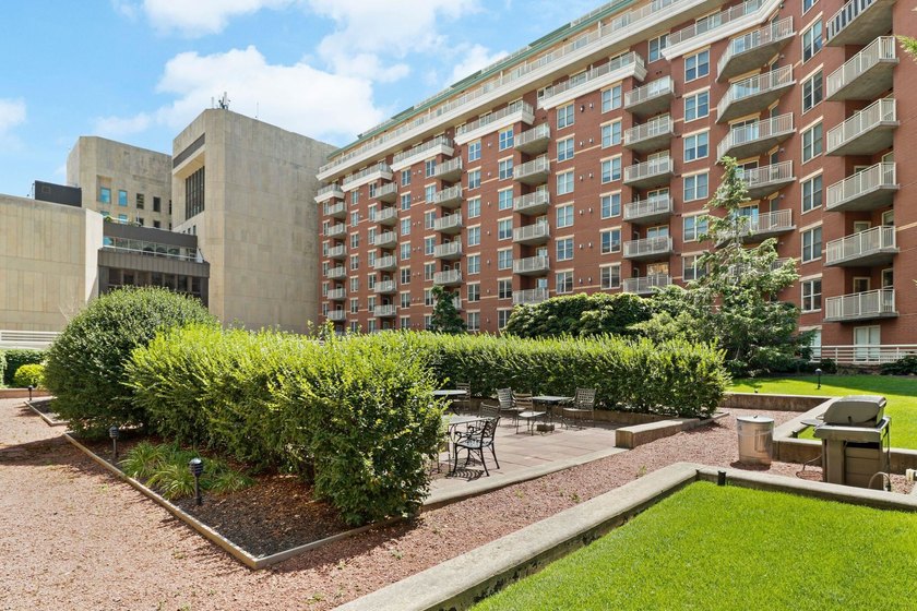 Experience urban living at Metropolitan Place! This sought-after - photo 30