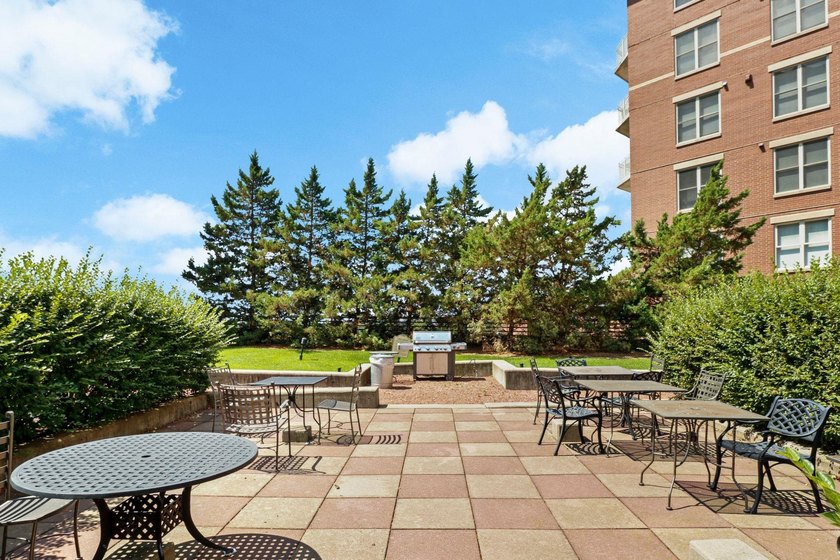 Experience urban living at Metropolitan Place! This sought-after - photo 31