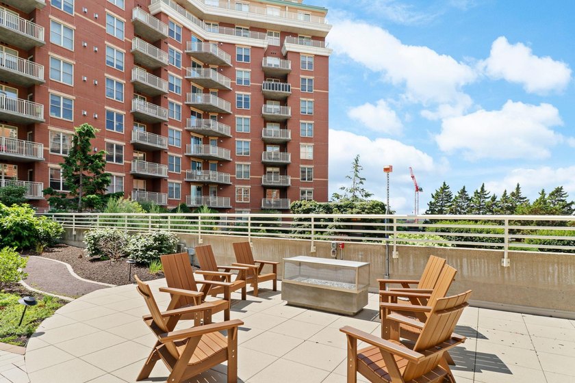 Experience urban living at Metropolitan Place! This sought-after - photo 32