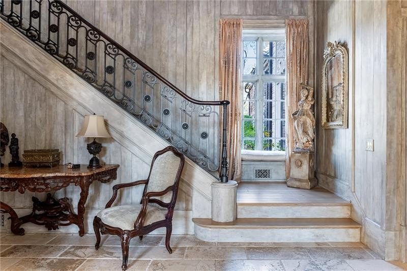 This home is truly magnificent! With its soaring ceilings and - photo 33