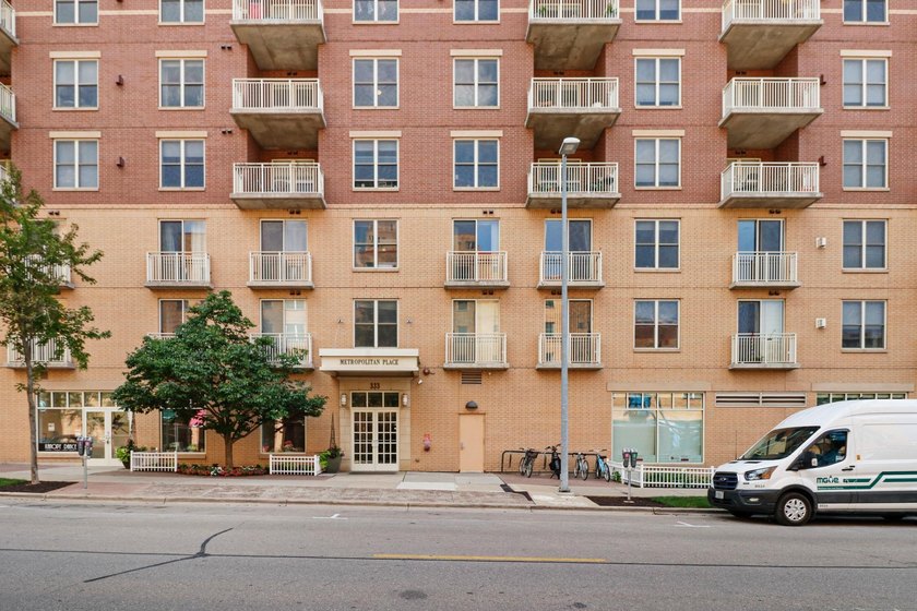 Experience urban living at Metropolitan Place! This sought-after - photo 33