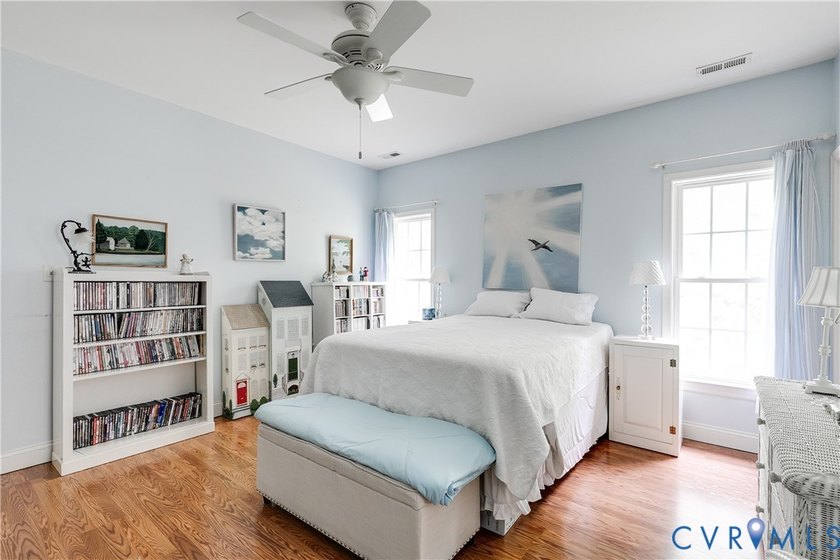 Enjoy the ease of ONE LEVEL LIVING in this beautiful townhome in - photo 15