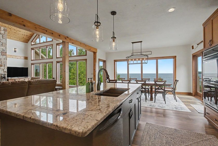Experience exceptional and extremely private waterfront living - photo 16
