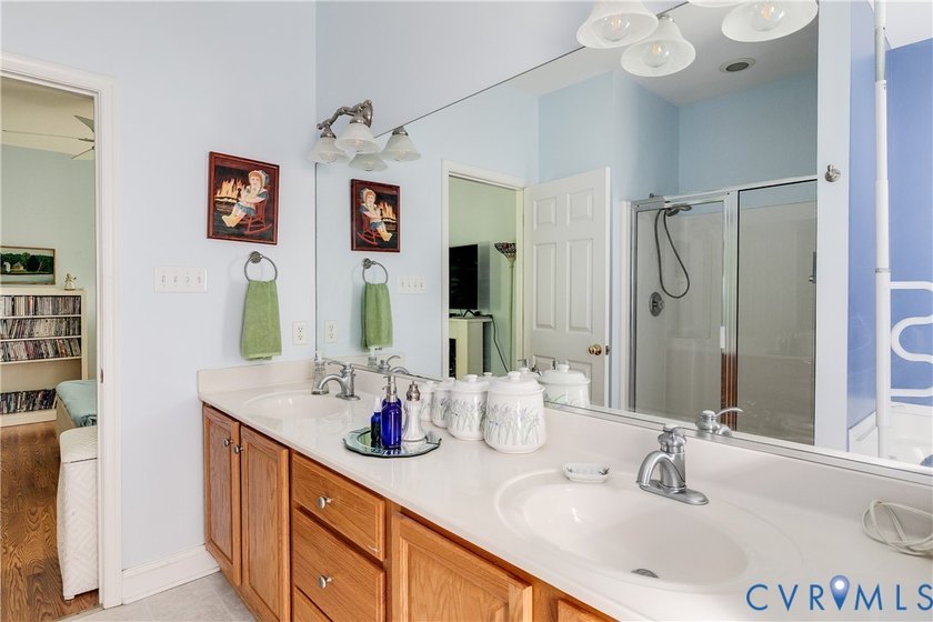 Enjoy the ease of ONE LEVEL LIVING in this beautiful townhome in - photo 18