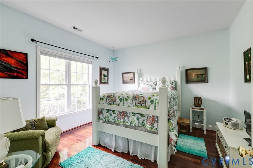 Enjoy the ease of ONE LEVEL LIVING in this beautiful townhome in - photo 21