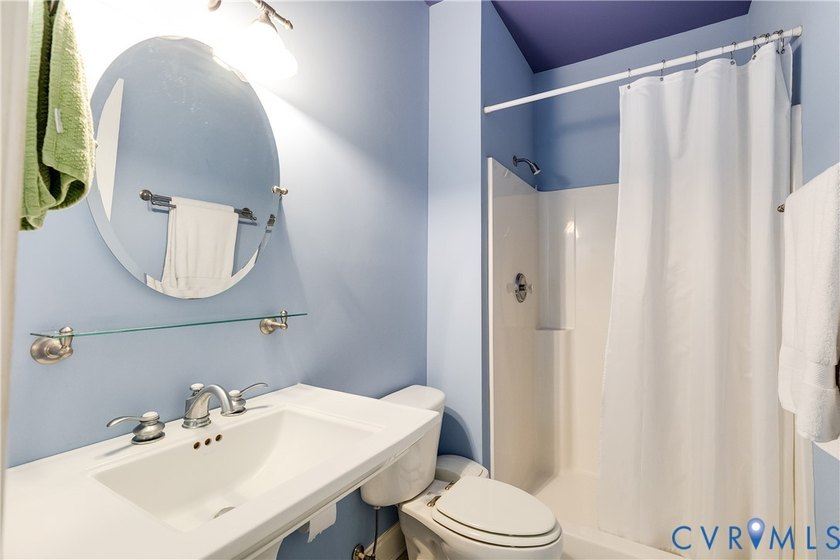 Enjoy the ease of ONE LEVEL LIVING in this beautiful townhome in - photo 25