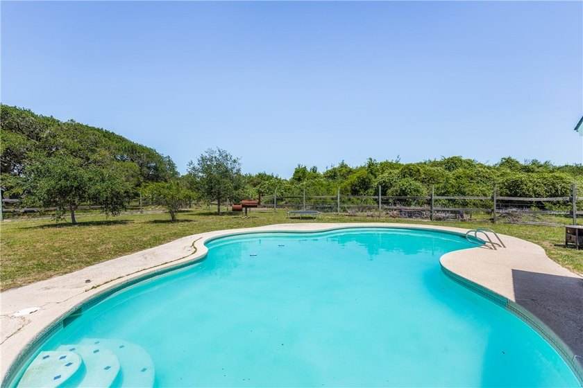Welcome to 3701 Waldron Road! This renovated 3 bedroom, 2 - photo 7