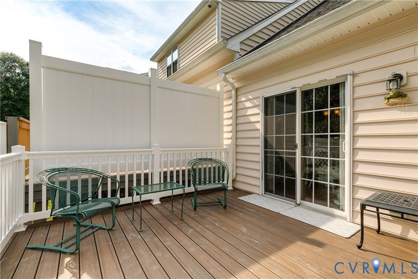 Enjoy the ease of ONE LEVEL LIVING in this beautiful townhome in - photo 27