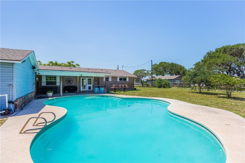 Welcome to 3701 Waldron Road! This renovated 3 bedroom, 2 - photo 8