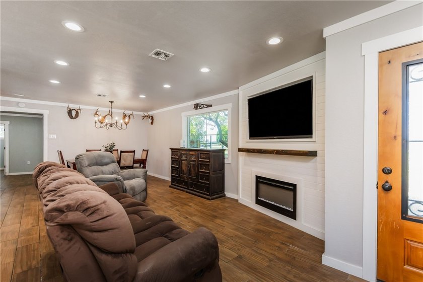 Welcome to 3701 Waldron Road! This renovated 3 bedroom, 2 - photo 9