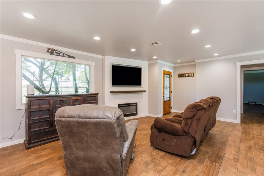 Welcome to 3701 Waldron Road! This renovated 3 bedroom, 2 - photo 10