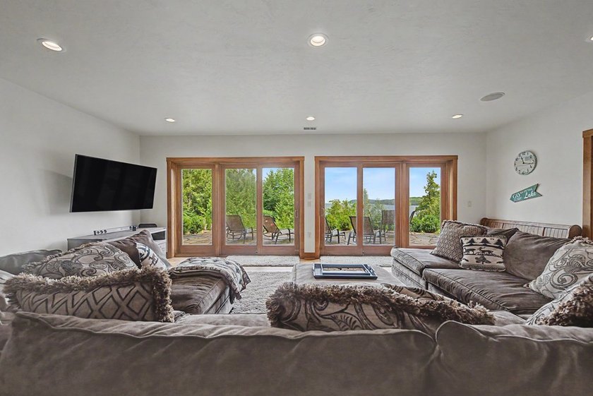 Experience exceptional and extremely private waterfront living - photo 33