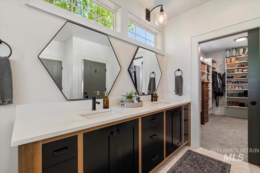 Don't miss this 2018 Parade Home, built by Vantage Homes with - photo 26