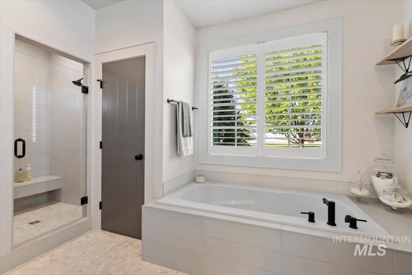 Don't miss this 2018 Parade Home, built by Vantage Homes with - photo 27