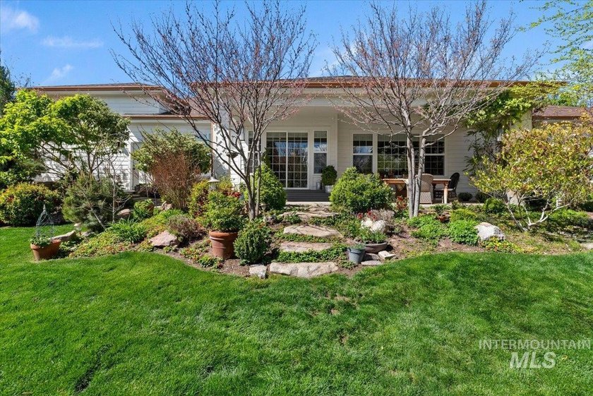 Don't miss this 2018 Parade Home, built by Vantage Homes with - photo 41