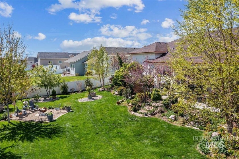 Don't miss this 2018 Parade Home, built by Vantage Homes with - photo 47