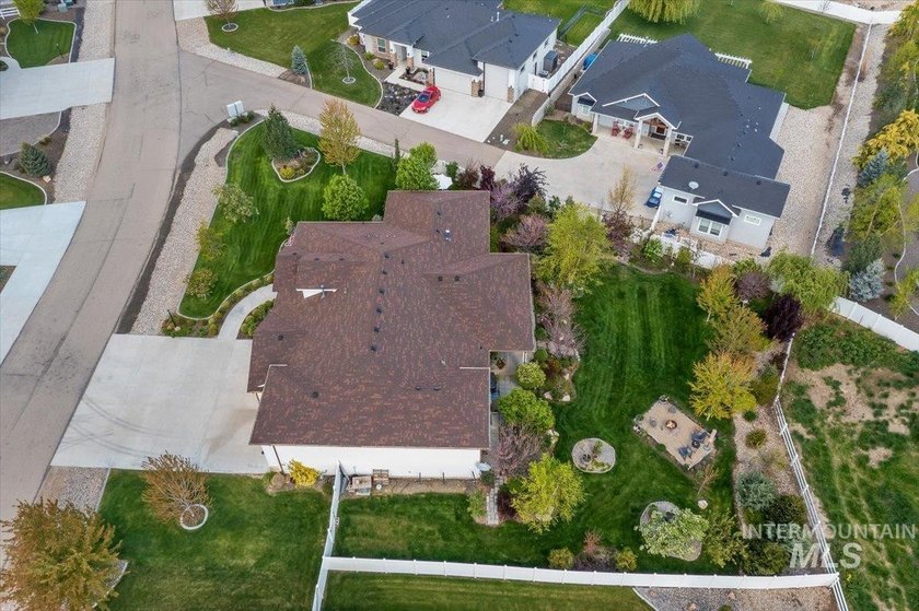 Don't miss this 2018 Parade Home, built by Vantage Homes with - photo 48