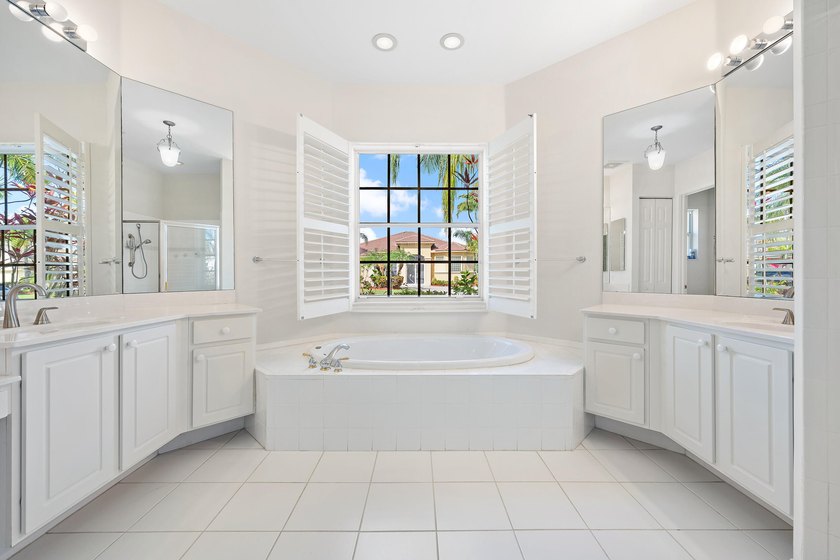 Highly desirable 55+ community of Baywinds. This well-maintained - photo 11