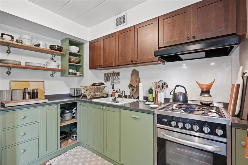 Stylish condo within walking distance to Lake Mendota. This - photo 13
