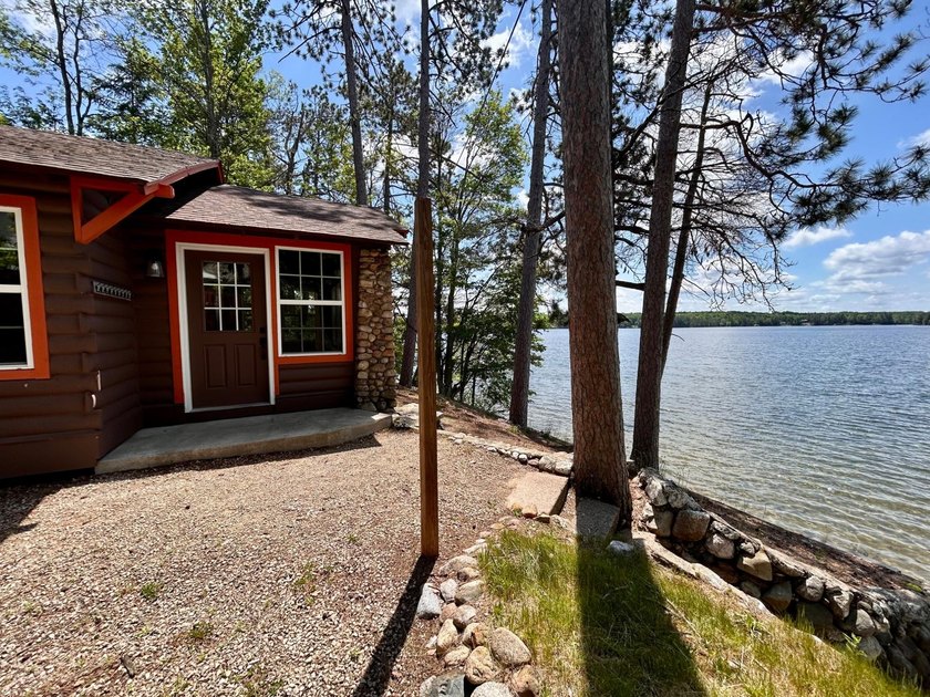 GORGEOUS LAKE HOME WITH PREMIER SANDY FRONTAGE ON - photo 31