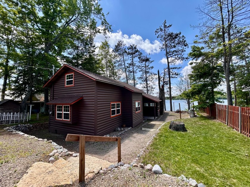 GORGEOUS LAKE HOME WITH PREMIER SANDY FRONTAGE ON - photo 32