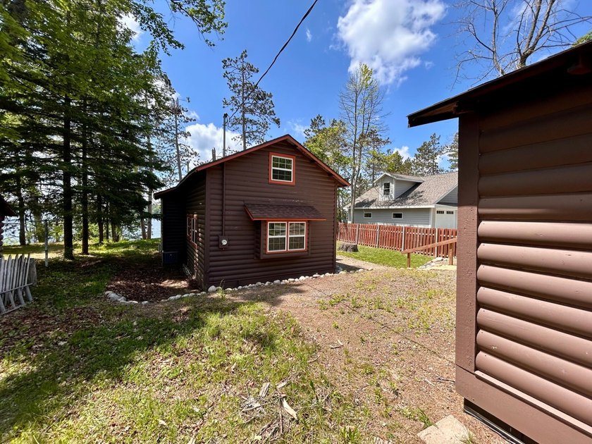 GORGEOUS LAKE HOME WITH PREMIER SANDY FRONTAGE ON - photo 33