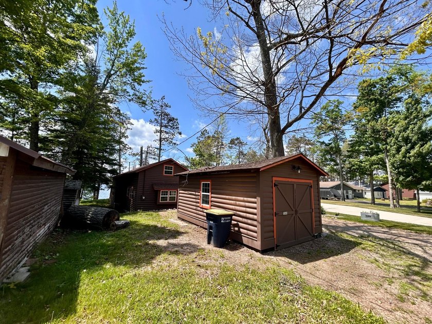 GORGEOUS LAKE HOME WITH PREMIER SANDY FRONTAGE ON - photo 34